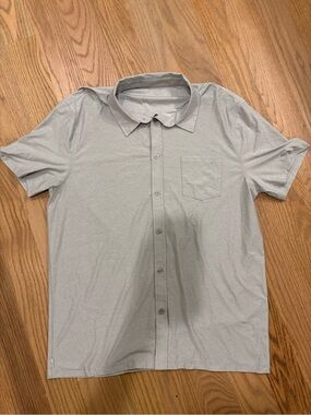 Vuori Men’s Strato Short Sleeve Button Down Shirt